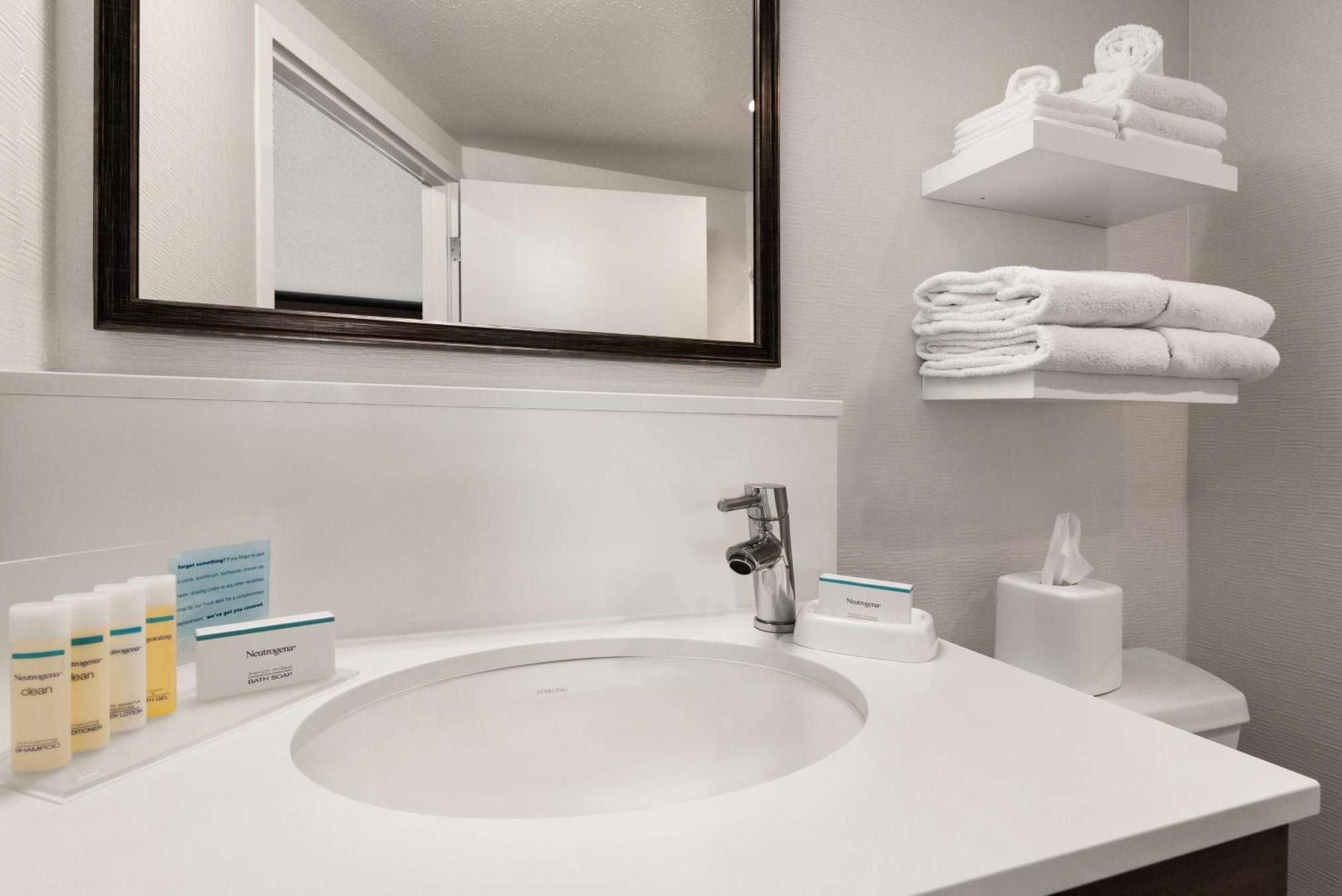 Hotel Hampton 3*